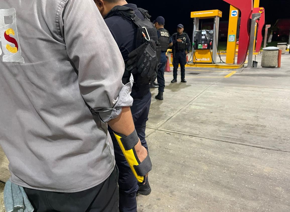 Violento asalto a gasolinera y tienda Oxxo en Oluta deja tres lesionados
