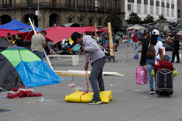 CNTE levanta plantón y vuelve a aulas sin acuerdos con el gobierno