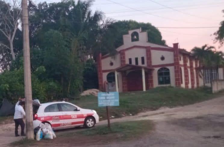 Exhiben a taxista de Las Choapas por arrojar basura en sitio prohibido