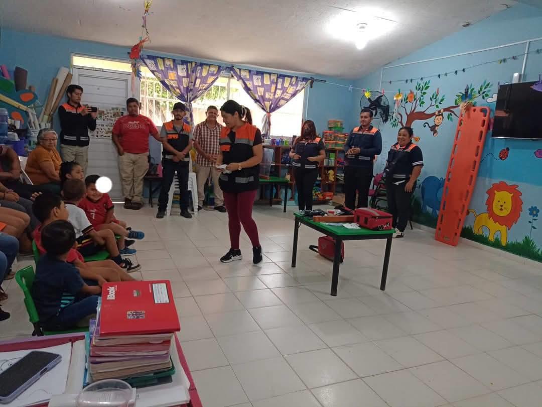 Buscan reducir riesgos infantiles con talleres de primeros auxilios en Las Choapas