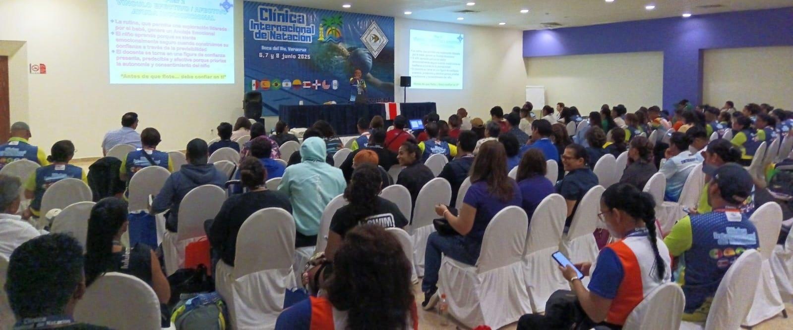 Inicia la Clínica Internacional de Natación