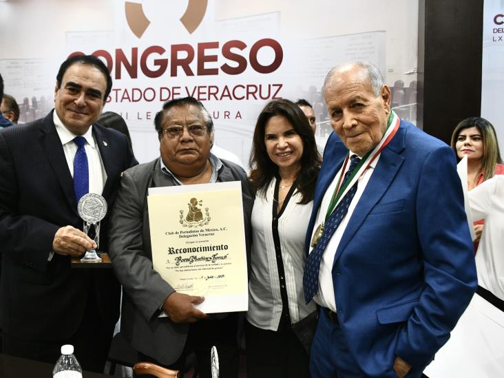 Honran a maestro José Pablo Robles Martínez por trayectoria de Imagen de Veracruz y Diario del Istmo (+VIDEO)
