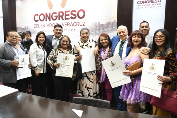 Honran a maestro José Pablo Robles Martínez por trayectoria de Imagen de Veracruz y Diario del Istmo (+VIDEO)