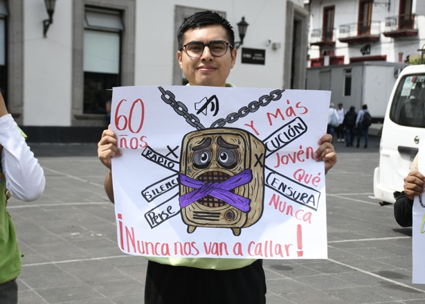 Protesta personal de Radio Teocelo contra la censura de TEPJF en Veracruz (+VIDEO)