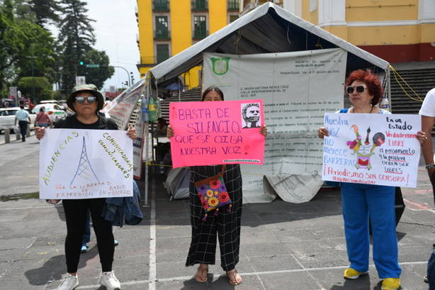 Protesta personal de Radio Teocelo contra la censura de TEPJF en Veracruz (+VIDEO)