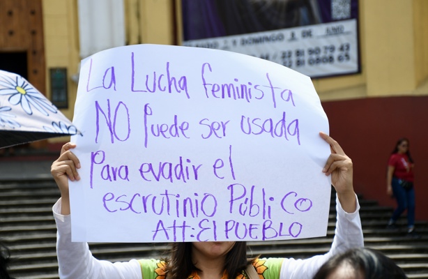 Protesta personal de Radio Teocelo contra la censura de TEPJF en Veracruz (+VIDEO)