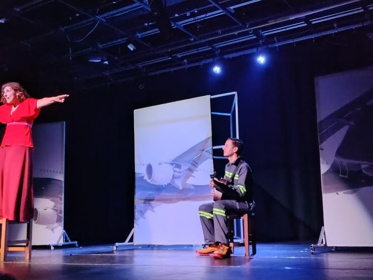 Karina Gidi es profeta en su tierra, Xalapa; con Instrucciones para volar realiza el arriesgado viaje del amar (+VIDEO)