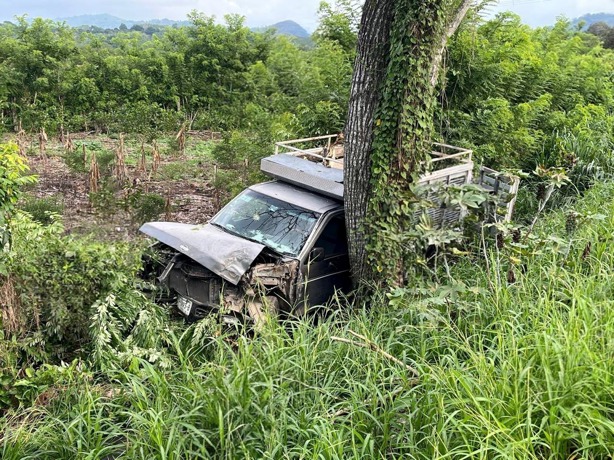 Accidente en la carretera Pedernales-Pompeya, en Atzalan, conductor se salva de milagro