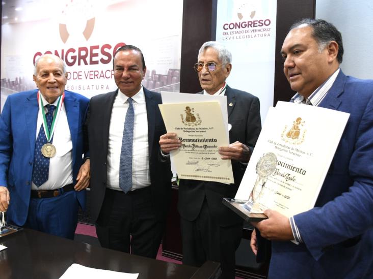 Honran a maestro José Pablo Robles Martínez por trayectoria de Imagen de Veracruz y Diario del Istmo (+VIDEO)