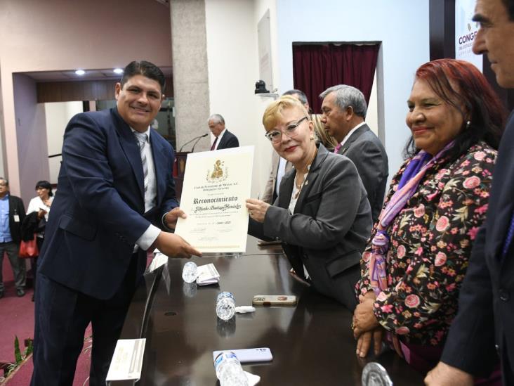 Honran a maestro José Pablo Robles Martínez por trayectoria de Imagen de Veracruz y Diario del Istmo (+VIDEO)