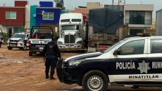 Localizan tráiler robado en Minatitlán; chofer se encontraba maniatado y con huellas de violencia | VIDEO