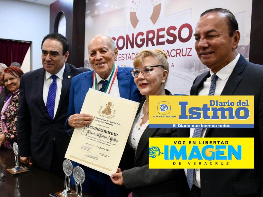 Periodista José Robles Martínez recibe reconocimiento por su trayectoria en Diario del Istmo e Imagen de Veracruz | VIDEO