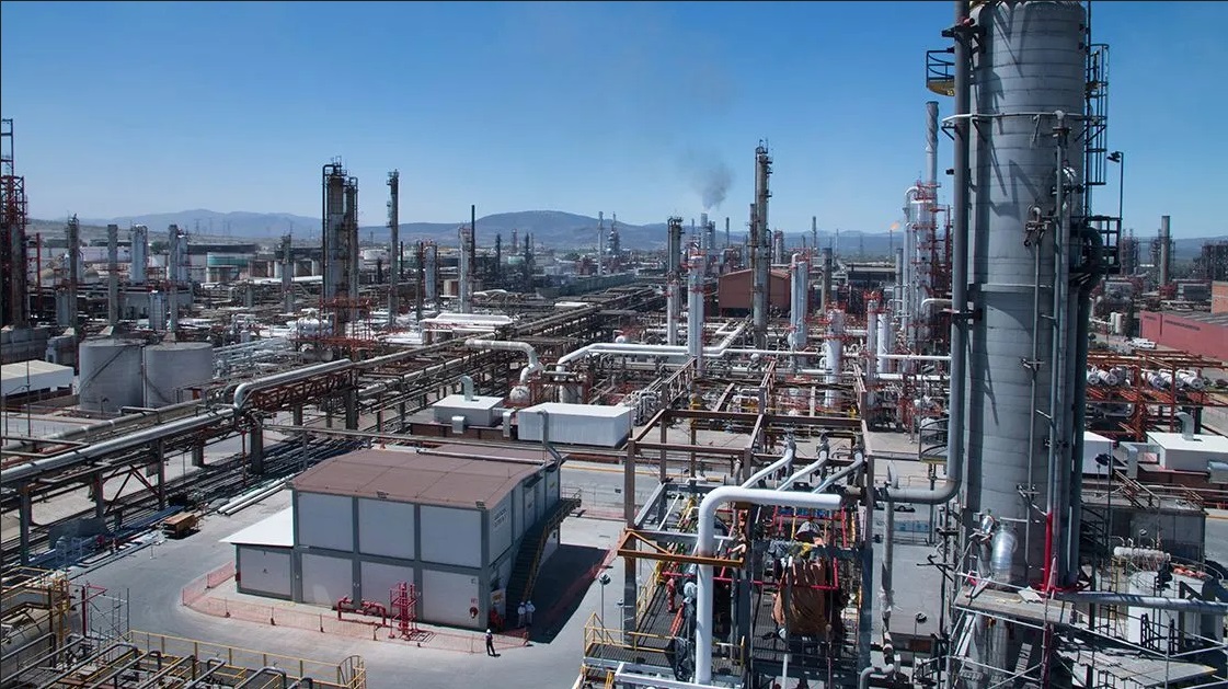 Pemex: Refinería en riesgo de operación por falta de reactores, te decimos por qué están retenidos