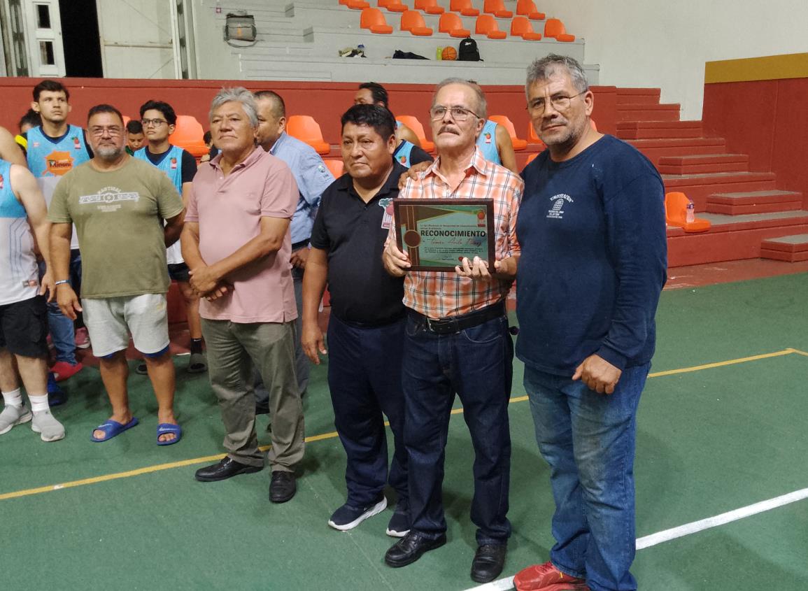 Basquetbolistas rindieron merecido homenaje a Tomás Avila