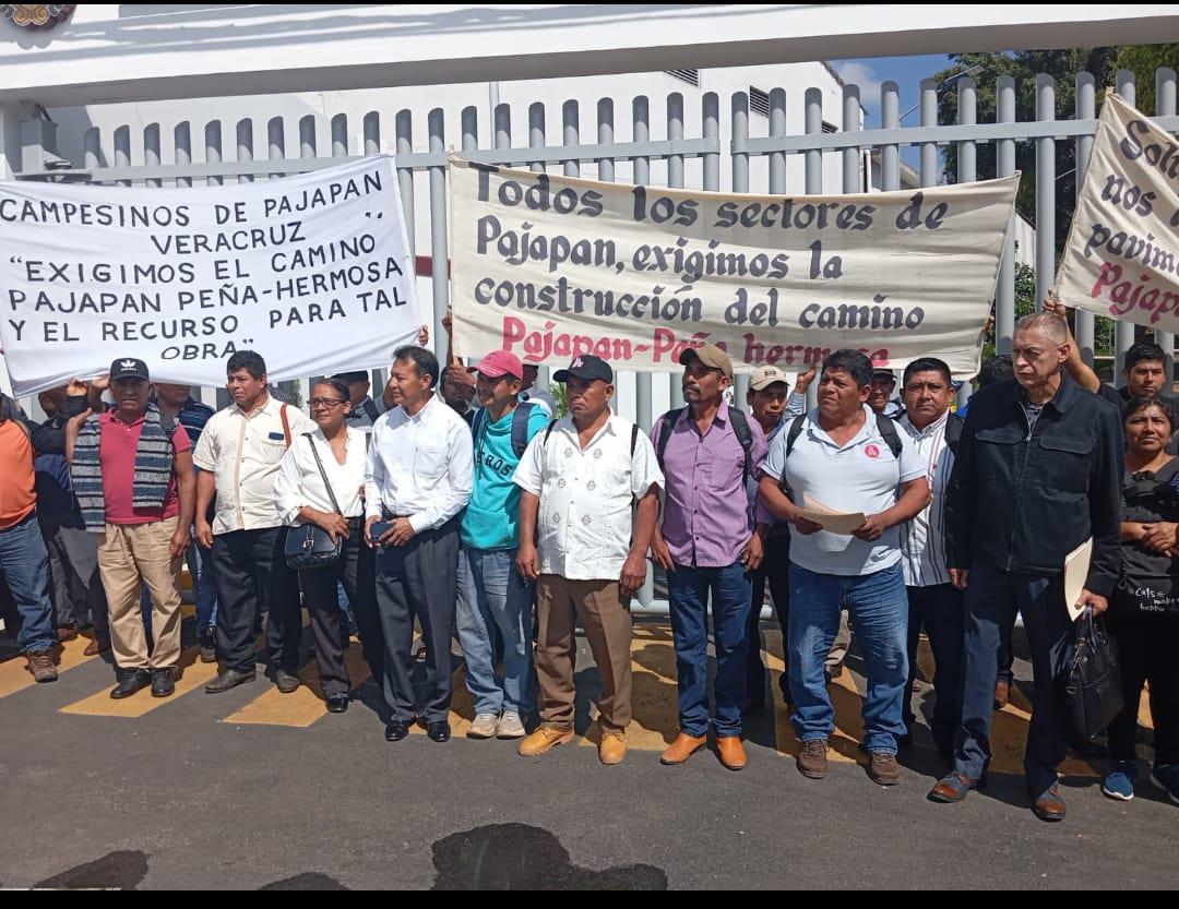 Nueva carretera Pajapan-Peña Hermosa sería una realidad; SIOP atiende a manifestantes