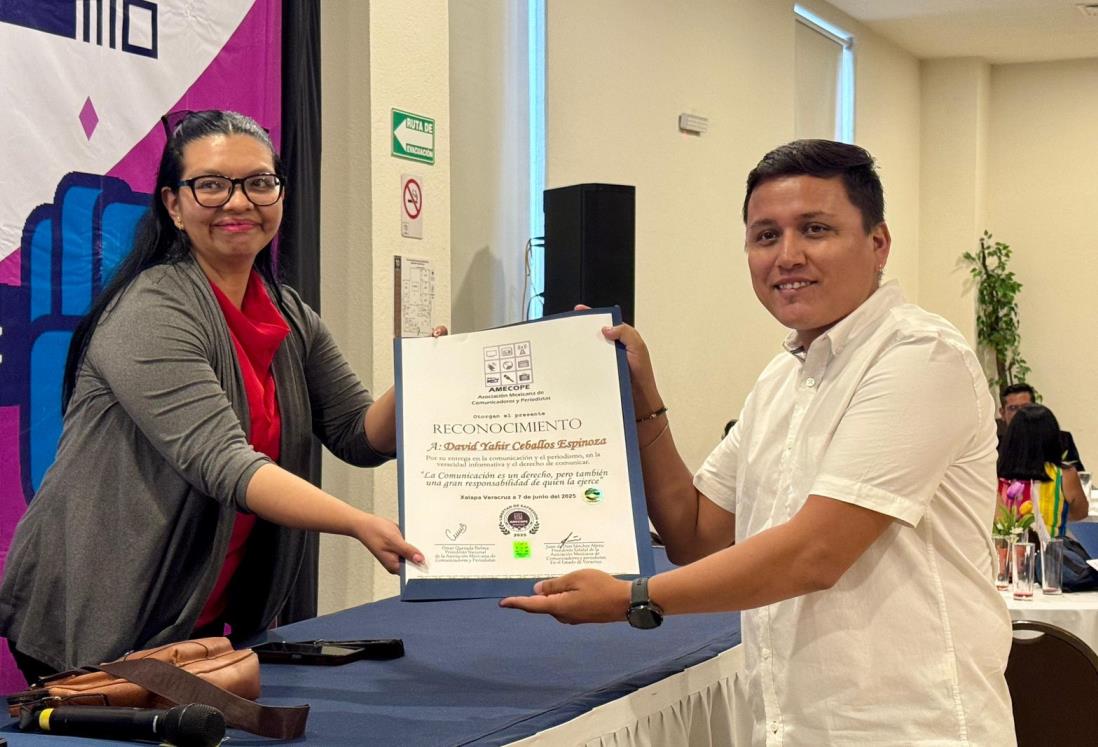 Reconoce la AMECOPE al fotoperiodista Yahir Ceballos de Imagen de Veracruz