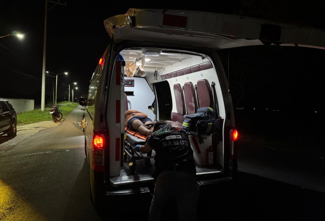 Accidente en carretera Cosamaloapan-Carrillo deja tres motociclistas heridos, uno grave