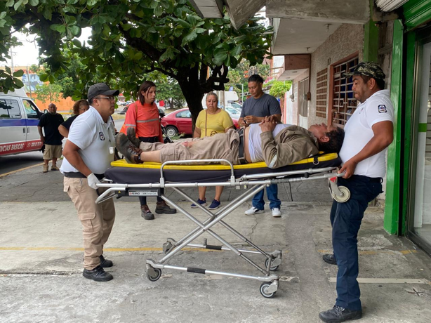Motociclista resulta herido tras derrapar en la avenida Cuauhtémoc de Veracruz