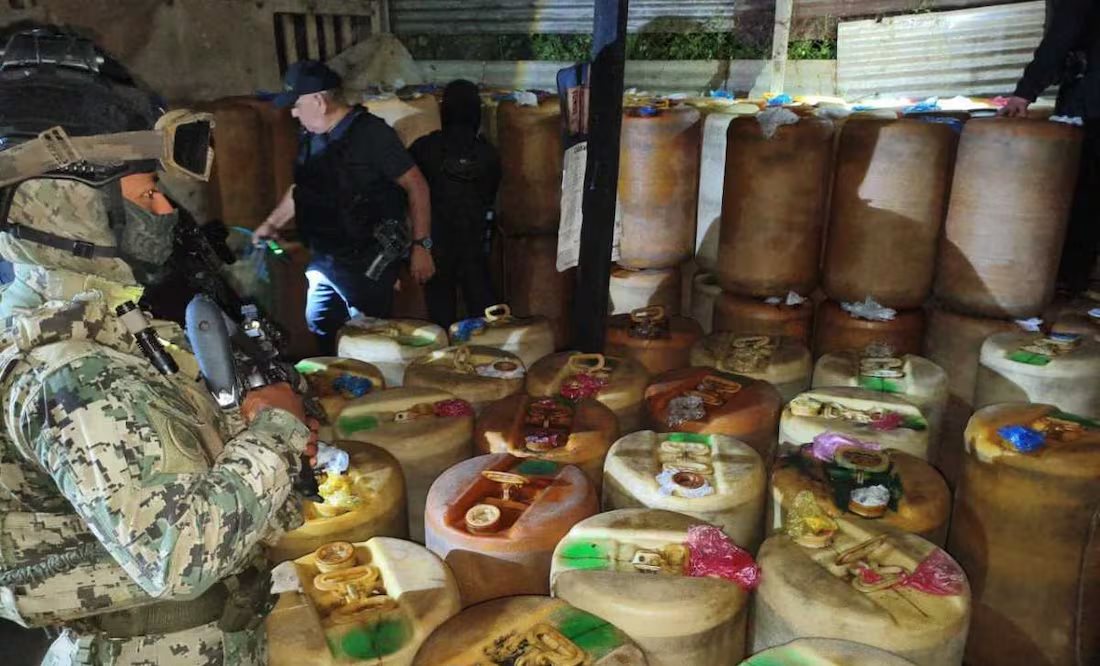 Marina asegura 5 mil 500 litros de huachicol en Chiapas; sellan inmueble