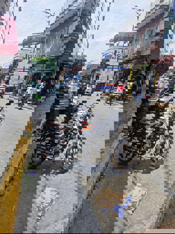 Chocan dos motos en el centro de Córdoba; hay dos lesionados, entre ellos un menor