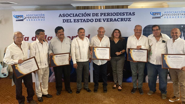 Asociación de Periodistas del Estado de Veracruz reconoce trayectoria de Silverio Quevedo, director editorial de Imagen de Veracruz