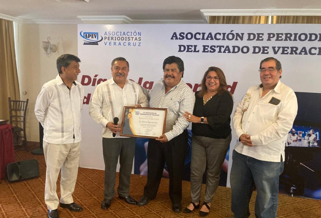Asociación de Periodistas del Estado de Veracruz reconoce trayectoria de Silverio Quevedo, director editorial de Imagen de Veracruz