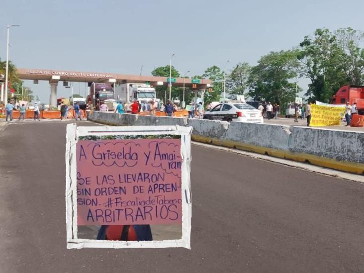Habitantes de Oaxaca toman caseta de Cuitláhuac; exigen liberar a mujeres detenidas