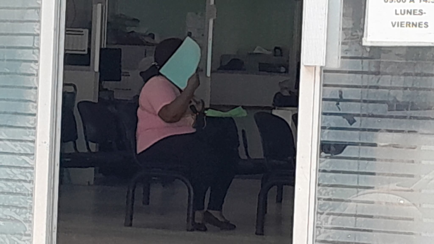 Denuncian que oficinas del ISSSTE en Boca del Río operan sin aire acondicionado en plena ola de calor