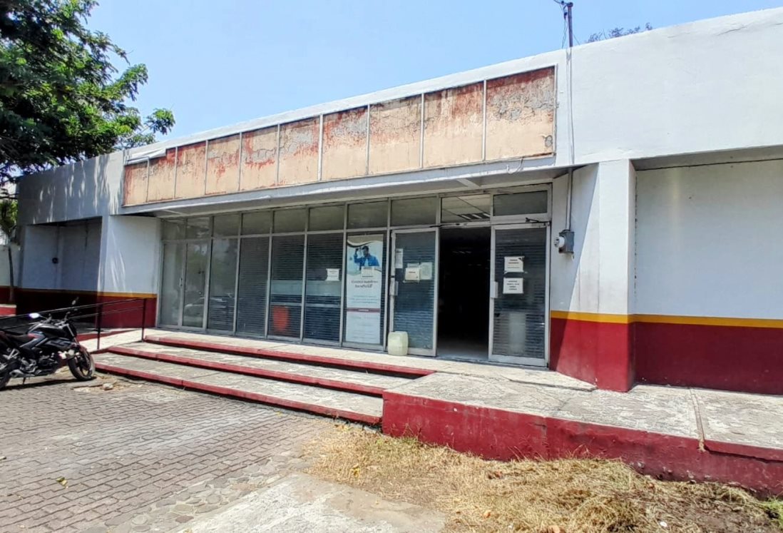 Denuncian que oficinas del ISSSTE en Boca del Río operan sin aire acondicionado en plena ola de calor