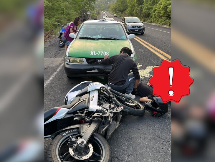 Motociclista invade carril y choca de frente contra taxi en Plan del Río