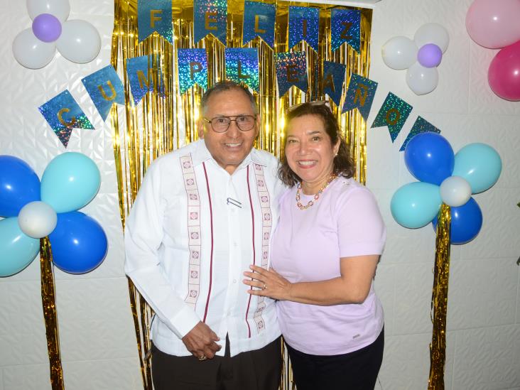 El Doctor Fernando Nava es celebrado por su cumpleaños