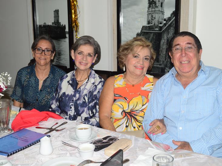 El Doctor Fernando Nava es celebrado por su cumpleaños