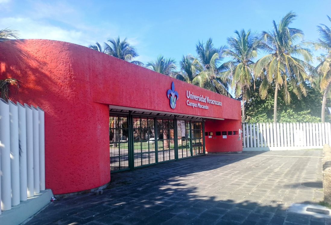UV realiza consulta por prórroga del rector Martín Aguilar; comunidad universitaria opina en campus Mocambo