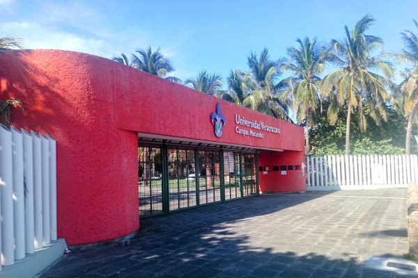 UV realiza consulta por prórroga del rector Martín Aguilar; comunidad universitaria opina en campus Mocambo