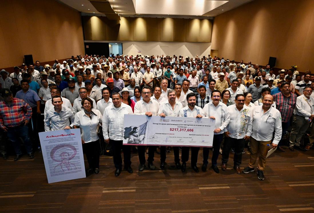 Conagua entrega apoyos para la infraestructura hidroagrícola a productores de Veracruz