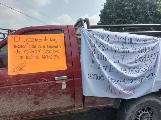 Comercio y escuelas cerradas tras bloqueo de carreteras en Tlapacoyan, Veracruz