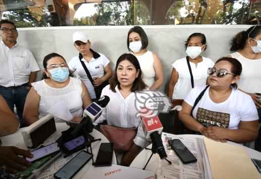 Padres de familia exigen reinstalar a director del Colegio Preparatorio de Xalapa