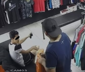 Tienda de ropa del puerto de  Veracruz alerta a comercios por presunto ladrón |VIDEO