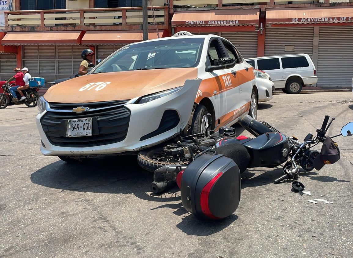 Dos mujeres lesionadas tras accidentes de motocicleta en Acayucan