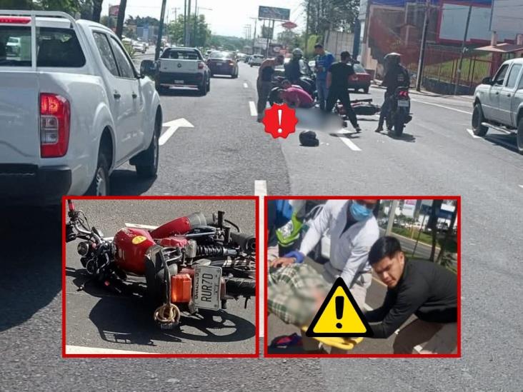 Grave, motociclista tras derrapar frente a plaza Xanat en Xalapa