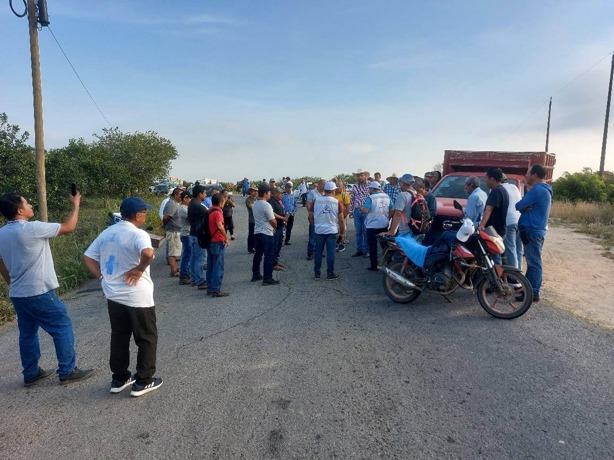 Realizan bloqueo en carretera de Martínez de la Torre; por este motivo 