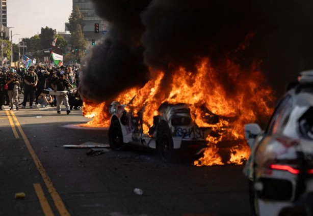 Claudia Sheinbaum hablará con Christopher Landau sobre acusaciones falsas por protestas en Los Ángeles
