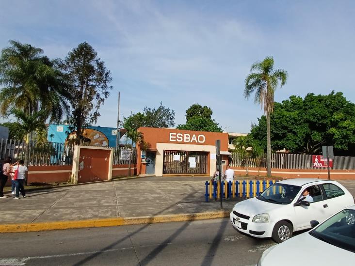 Toman la ESBAO de Córdoba en protesta contra cambios en la dirección