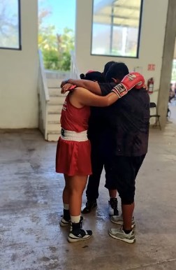 La boxeadora veracruzana Karisma Daniela pide apoyo para luchar en Colombia