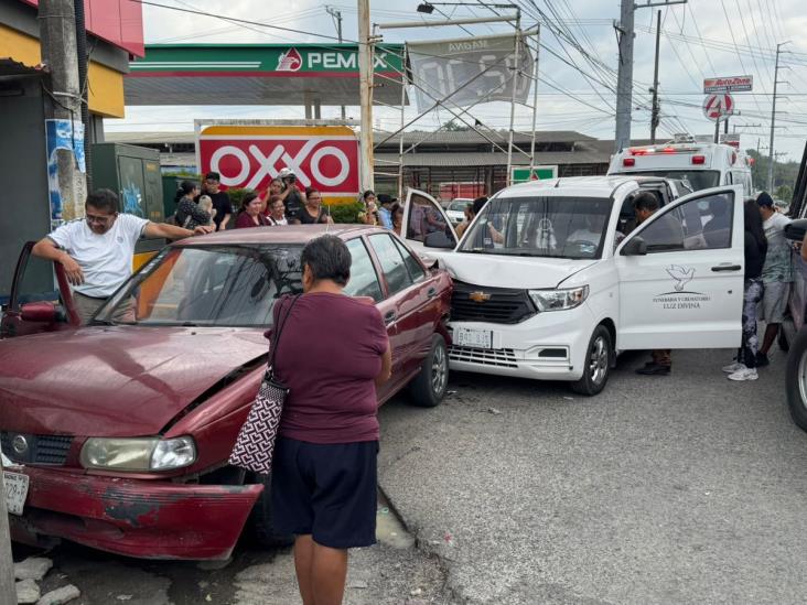Choca carroza durante cortejo fúnebre en Poza Rica