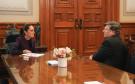 Sheinbaum expresa a Landau desacuerdo con redadas contra migrantes