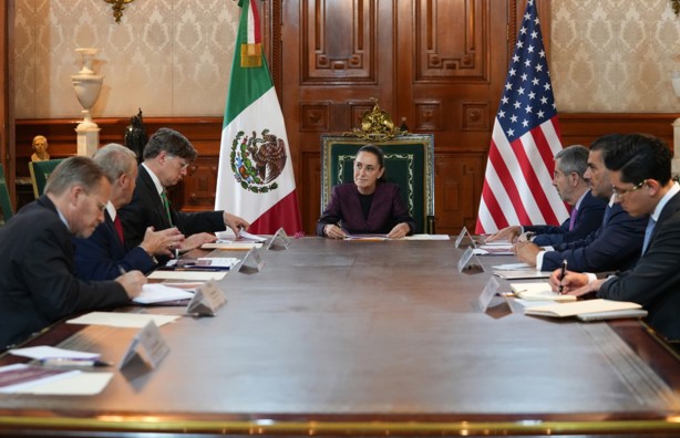 Sheinbaum expresa a Landau desacuerdo con redadas contra migrantes