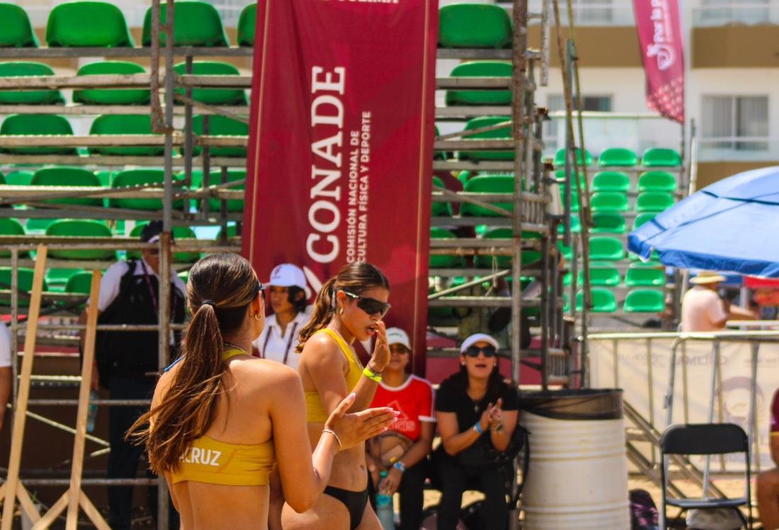 Buscan jóvenes el oro en voleibol de playa