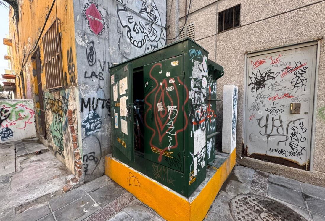 Alertan por transformador abierto en pleno Centro Histórico de Veracruz