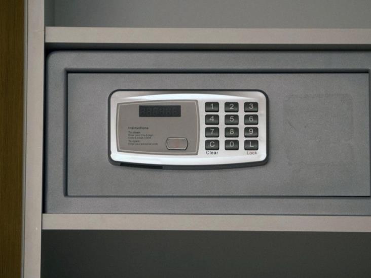 ¿Qué factores considerar al instalar una caja fuerte en un comercio?